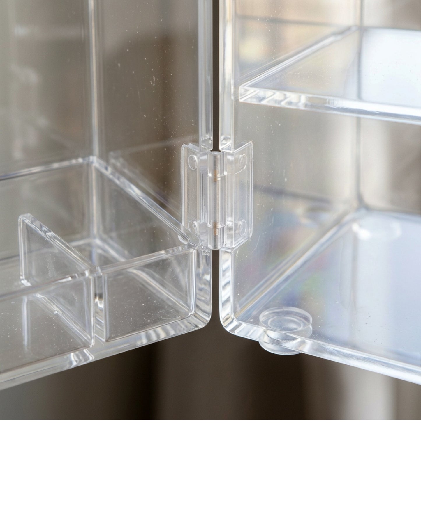 Boont Clear Acrylic Three-Panel Fold-Out Cosmetic Organizer 32 cm - Detail view